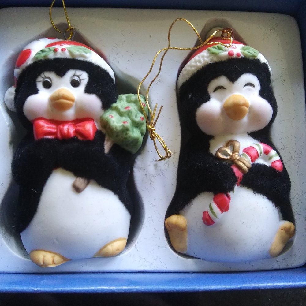 Vtg adorable  Porcelain penguins w/ flocking  1986